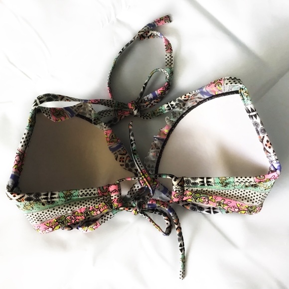 DONATED Victoria’s Secret Bikini top 34D - Picture 5 of 6